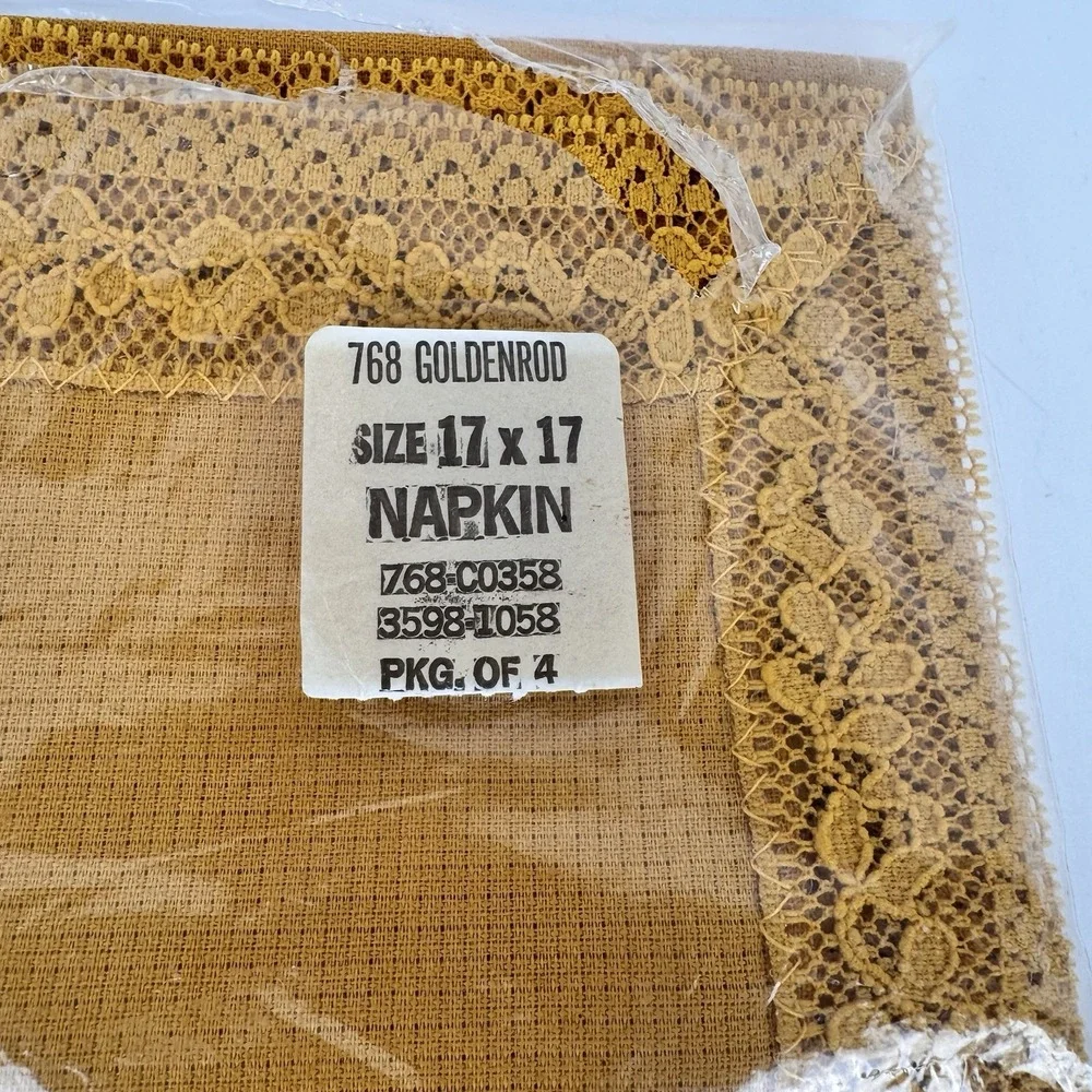 VTG 70s Cloth Dinner‎ Napkins (4) Goldenrod Yellow Lace Trim MCM NOS JcPenny - Picture 3 of 5